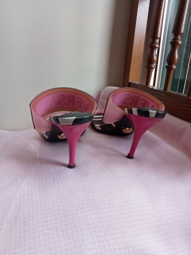 Sapatos lindíssimos de luxo