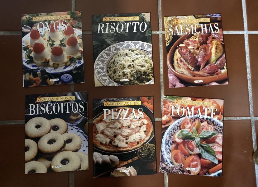 Brinquedos  e livros infantis