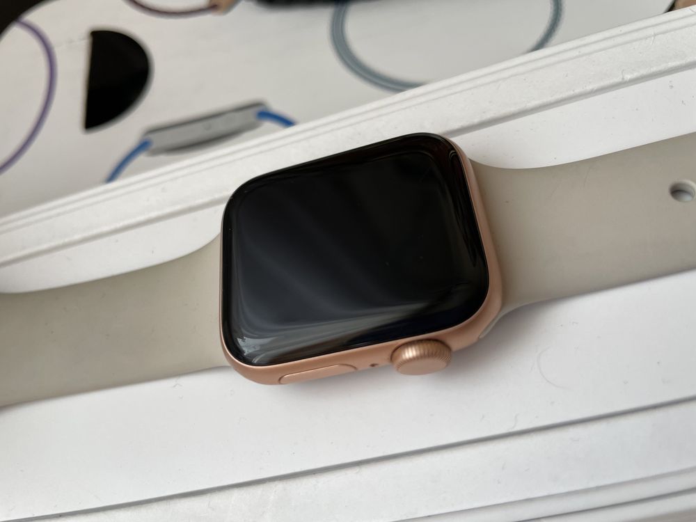 Продаж смарт-годинник Apple Watch 40 ММ SE