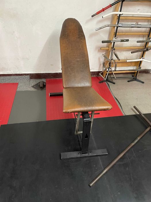 Sprzęt na siłownie ławeczki , stojaki