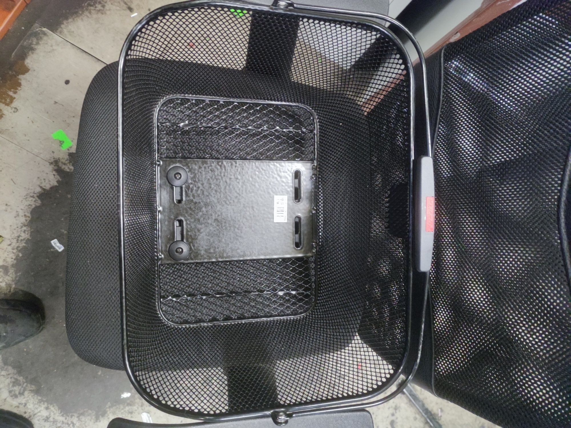 Wypinamy koszyk tylny na rower  klickfix + adapter mik
