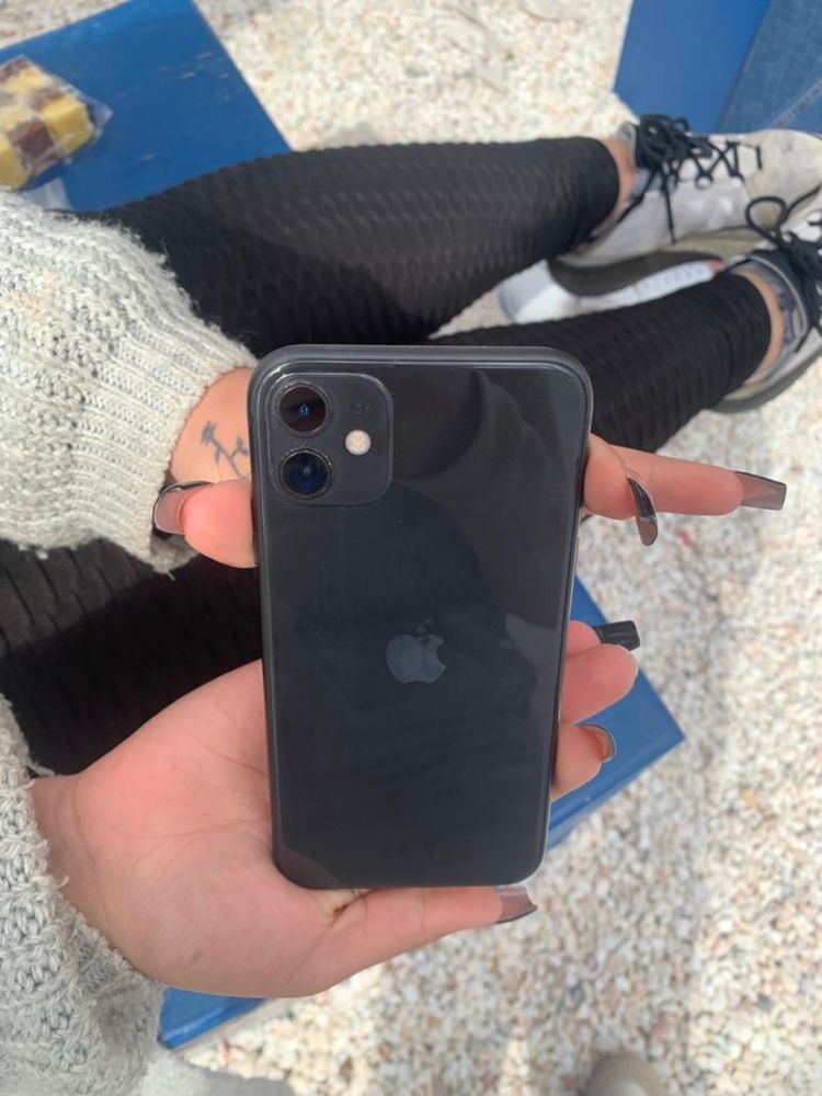 Iphone 11 , bom estado cabo incluido mais 3 capas