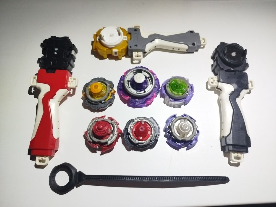 Бейблейди набір з 6 шт та 3 запускачки