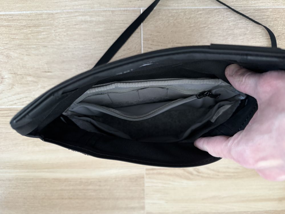 Torba z paskiem Peak Design Field Pouch Black V2
