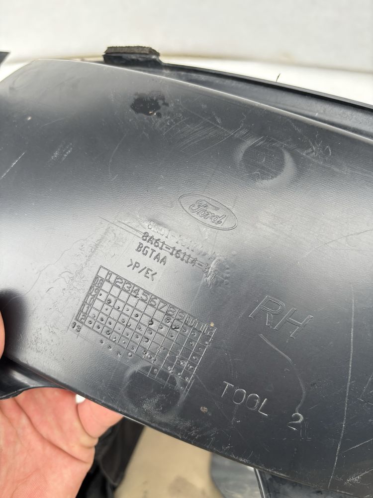 Ford Fiesta MK7 nadkole prawy przód prawe przednie