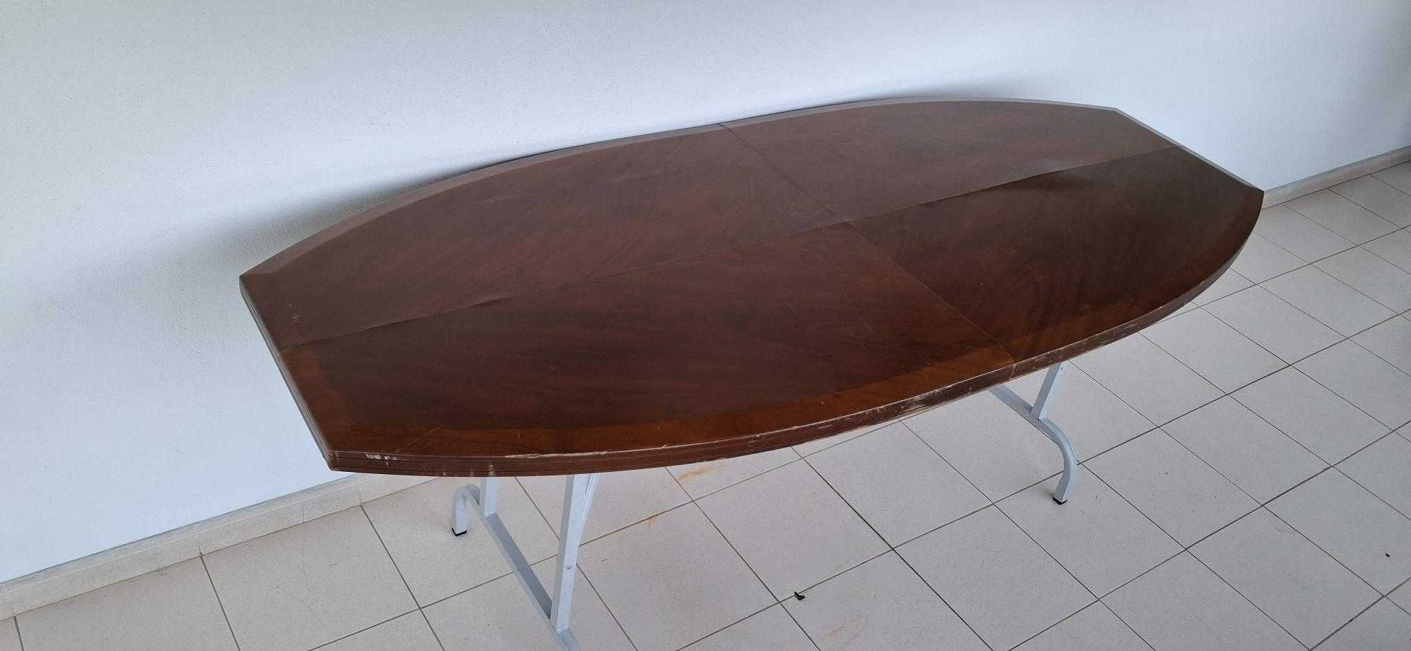 Mesa em madeira maciça