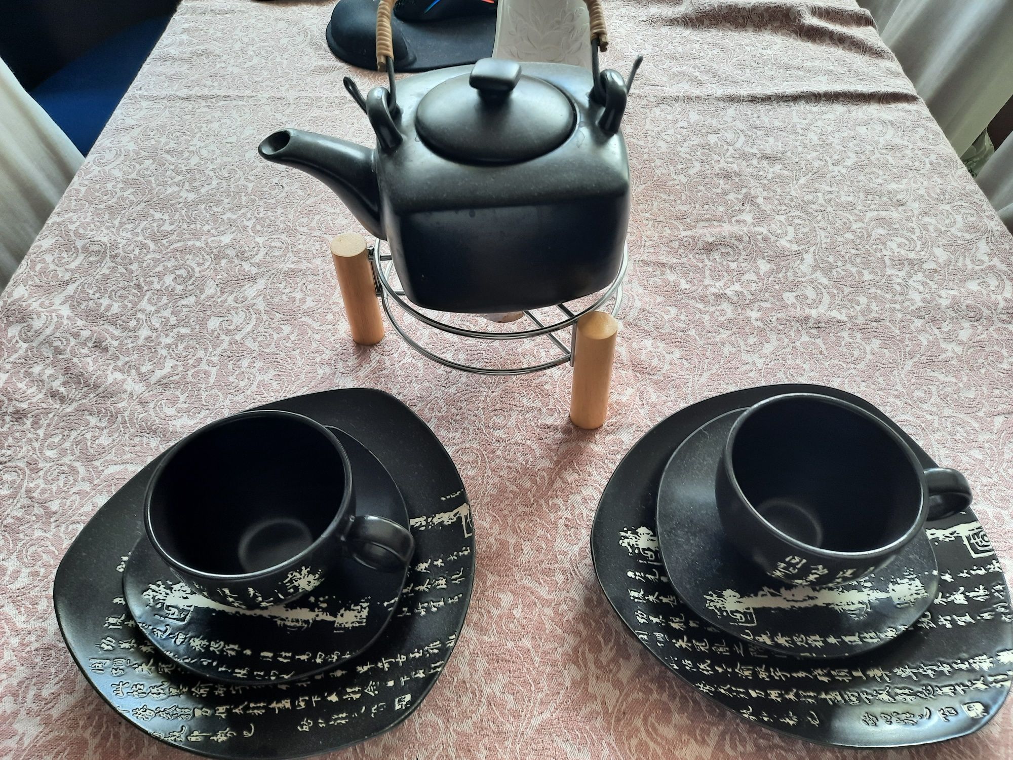 Chinskie filizanki talerzyki i czajniczek serwis do herbaty