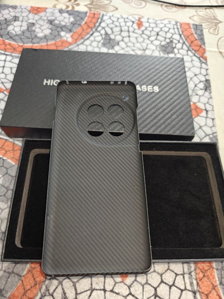 Чохол карбоновий для OnePlus 12