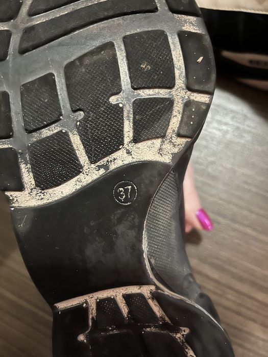 Кроссовки женские