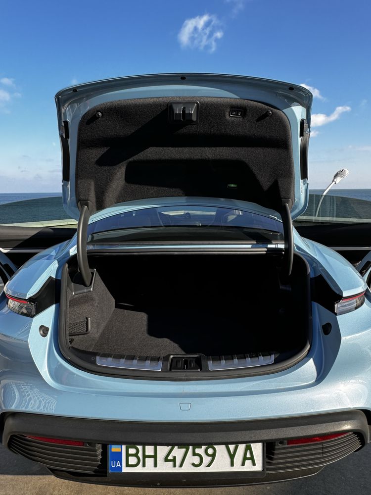 Porsche taycan 4s 2022 Перый хозяин.