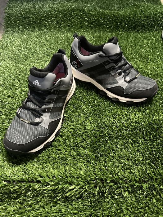 Жіночі кросівки Adidas gore tex