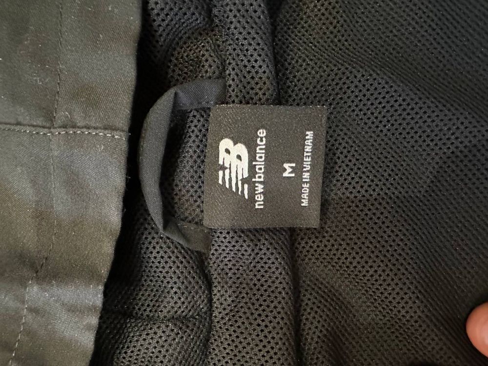 Куриочка чоловіча New Balance M /46 чорна з капюшоном на підкладці
