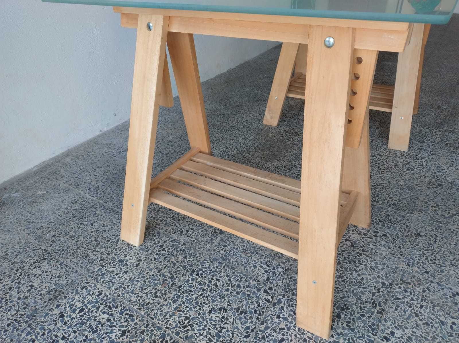 Secretária com tampo em vidro