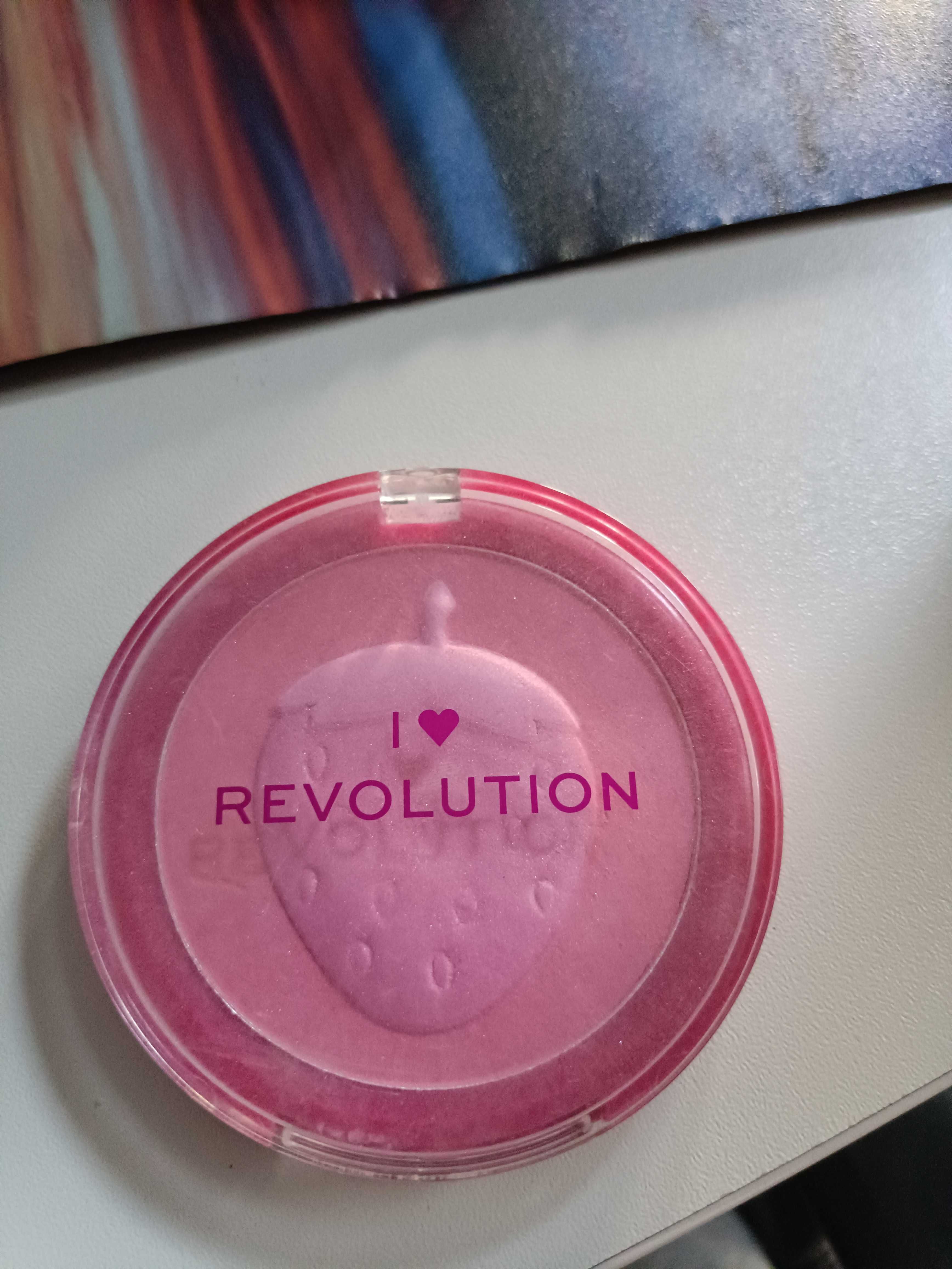 Róż rozświetlający makeup revolution