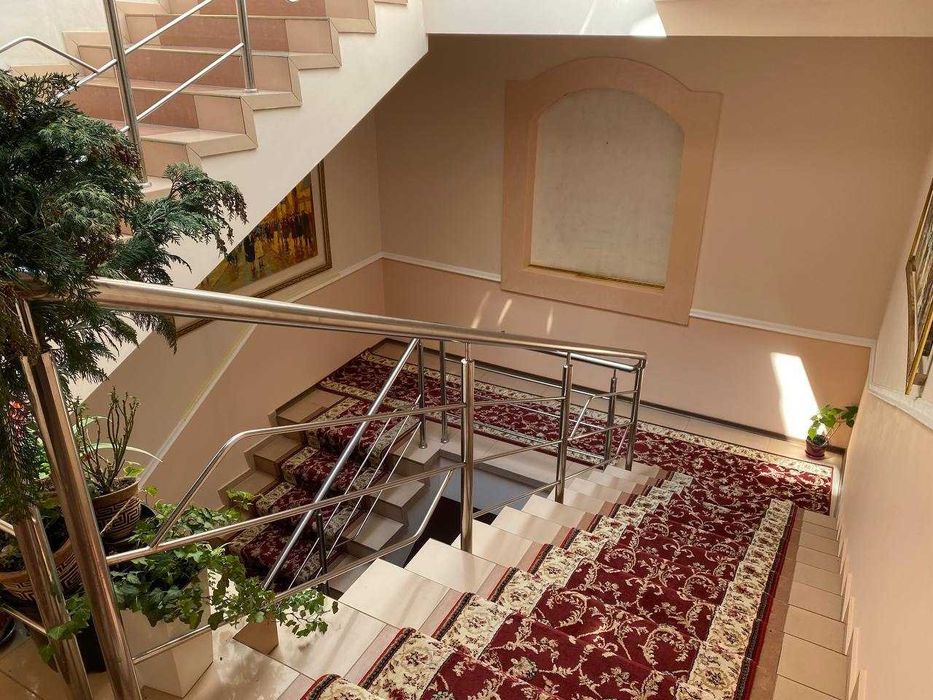 Укладання лінолеуму,ковроліну,виїзд на заміри об'єкту із зразками.