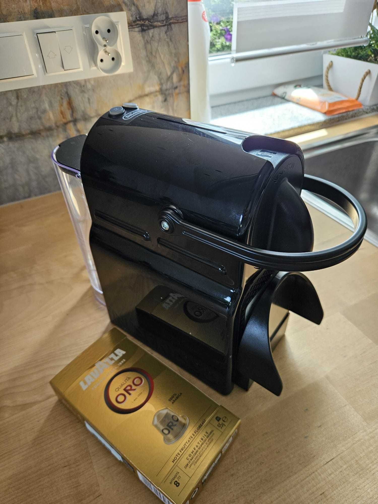 Ekspres do kawy na kapsułki DeLonghi Nespresso Inissia EN80.B + GRATIS