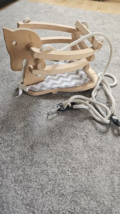 Huśtawka drewniana konik