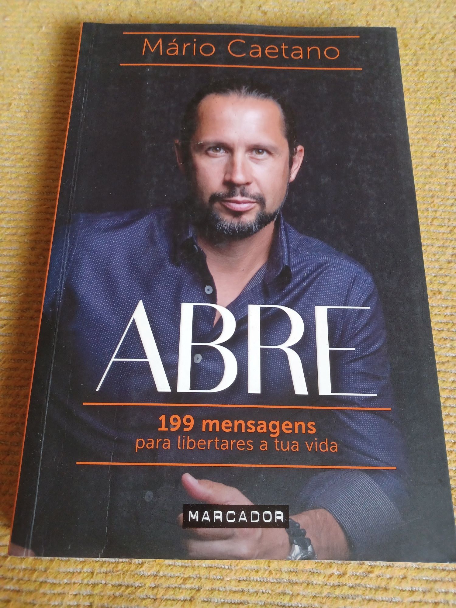 Livros vários usados