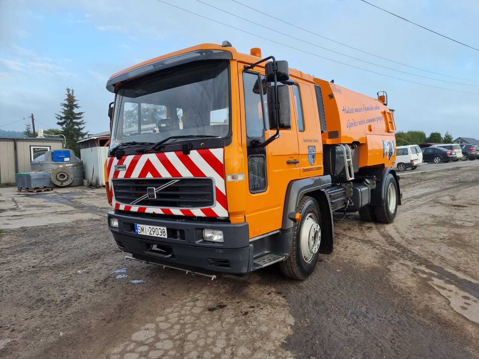 Usługa zamiatarką, polewaczką, myjką Czyszczenie ulic