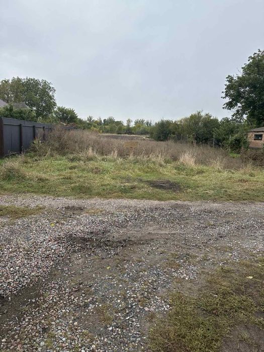 Земельна ділянка біля міста