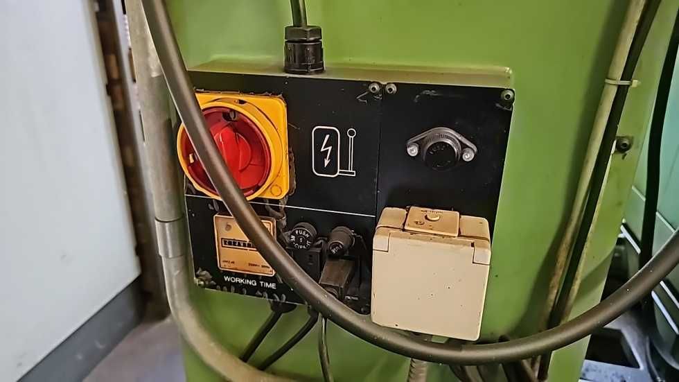 Elektroerozyjna drążarka EDM DM 422 Drutówka