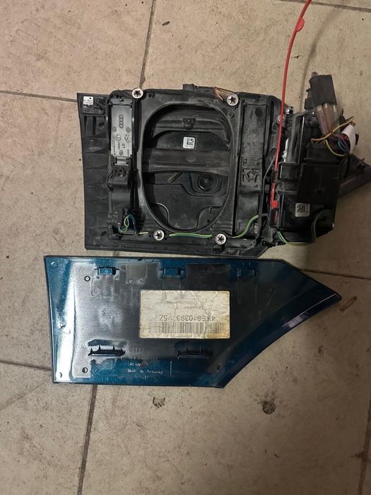 Продам AUDI E TRON крышка зарядки крыла