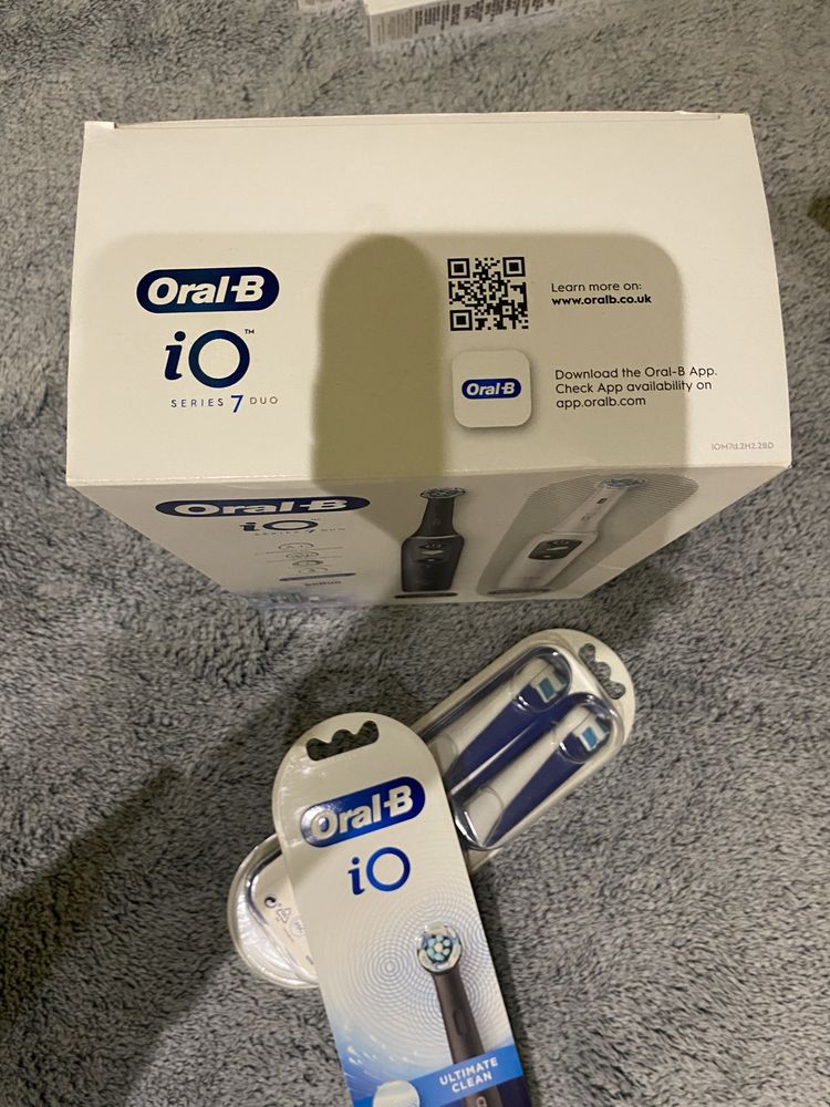 Zestaw dwóch Szczoteczek do zębów Oral-B iO Series 7 Czarna + Biała