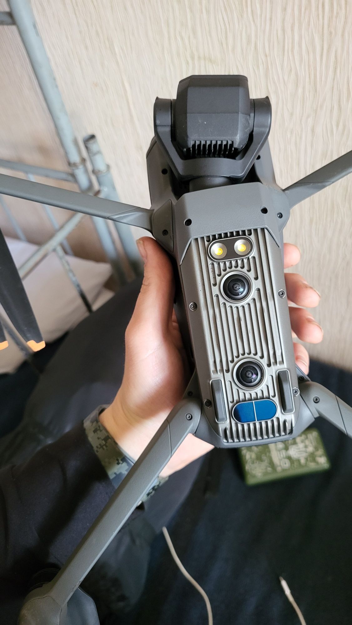 Dji mavic 3 classic (наліт 5 годин + карта 64гб х2)