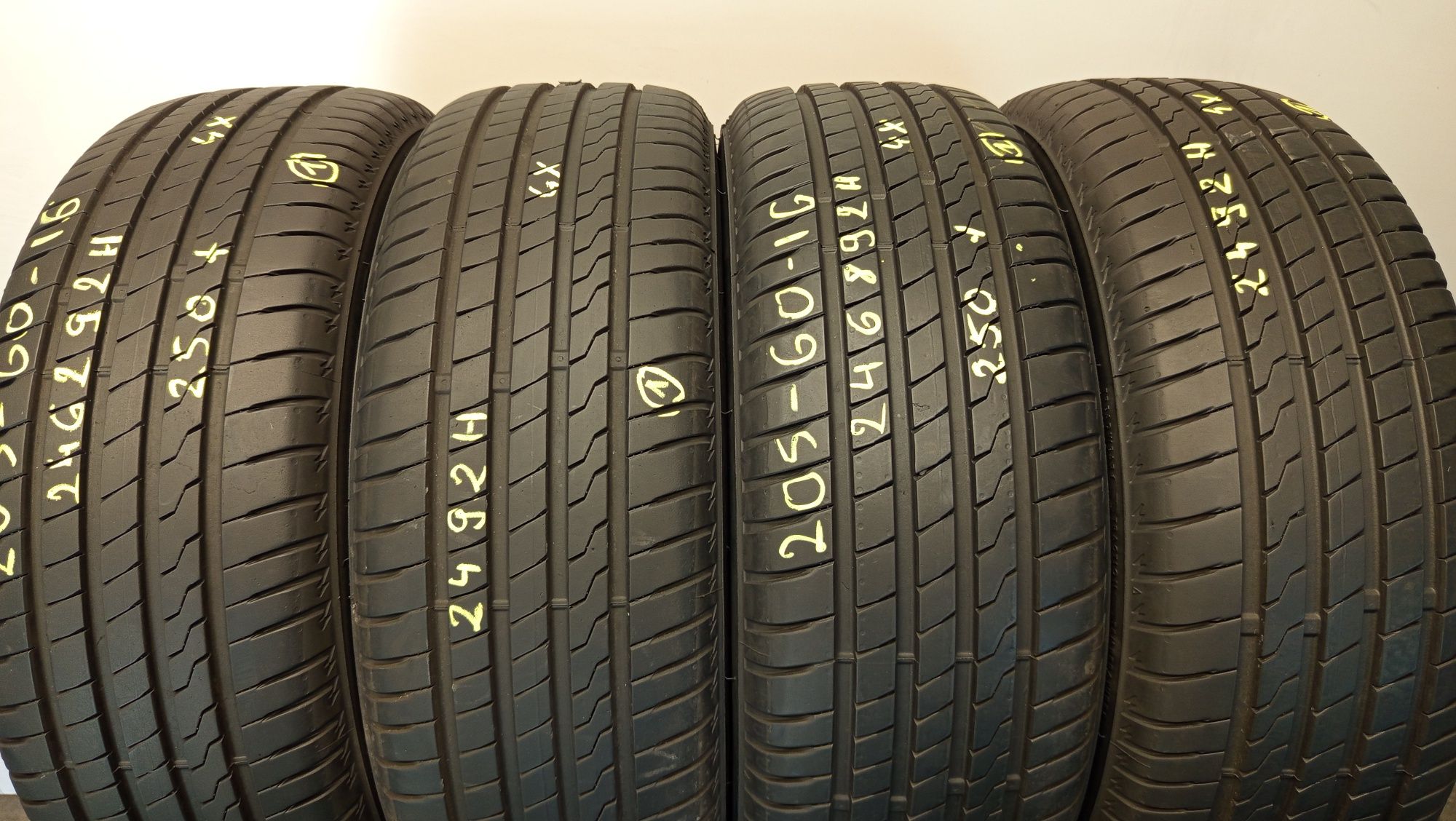 4x 205/60r16 Firestone RoadHowk