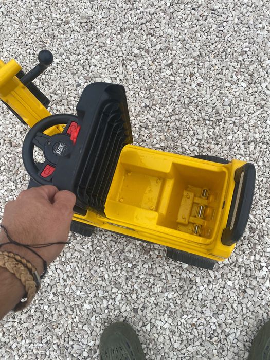 escavadeira de brinquedo