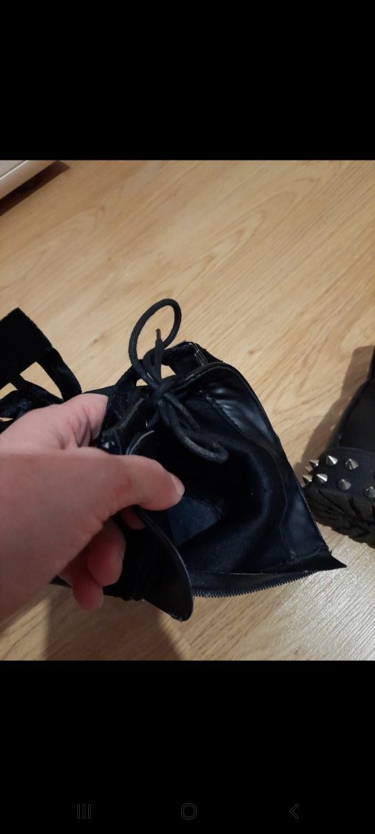 Buty z ćwiekami 38