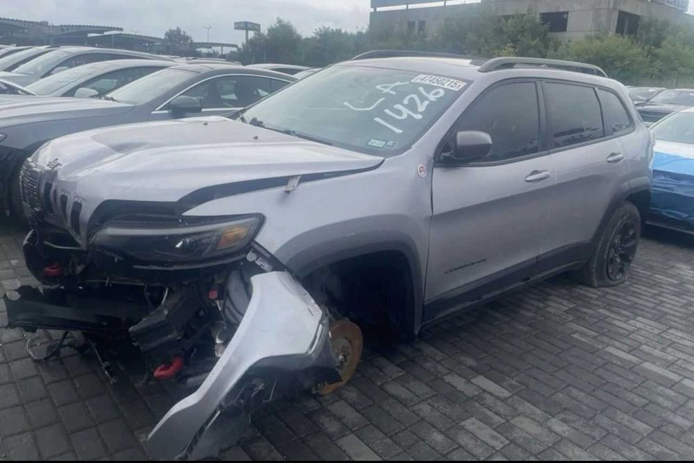 Продам Jeep Cherokee Trailhawk 2021 3.2л 141 тис км РОЗМИТНЕНИЙ