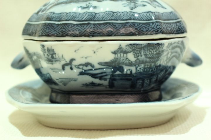 Terrina Pequena com travessa em Porcelana Chinesa Cantão XX 14 cm