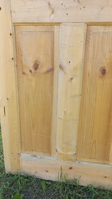 Двері . З масиву сосни.