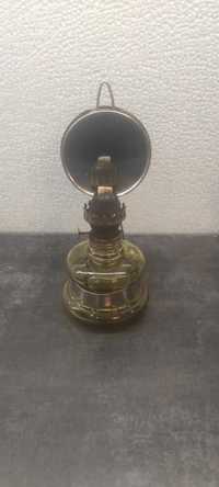 Lampa naftowa w kolorze miodowym z lustrem PRL