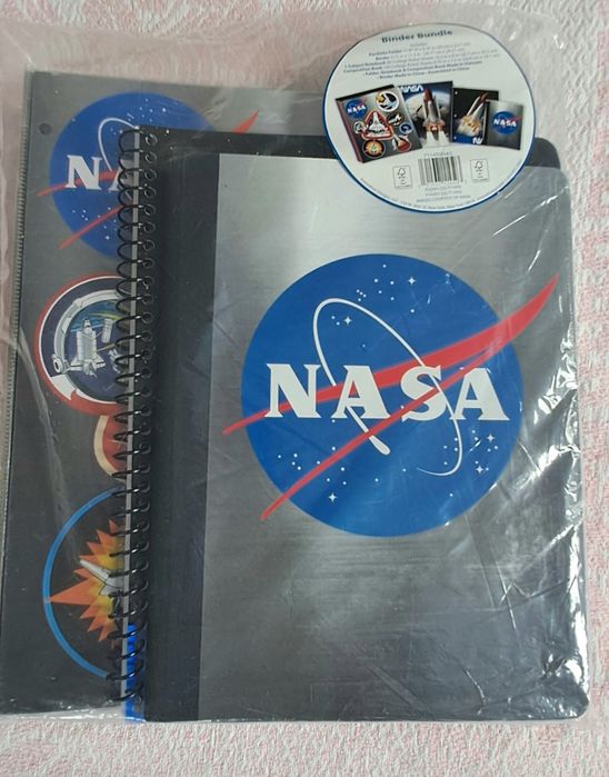 Conjunto escolar NASA, Dossier e cadernos