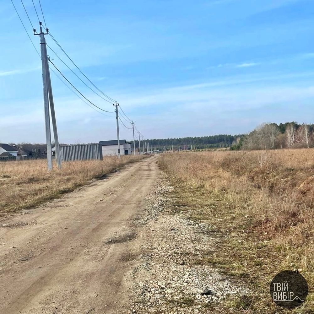 Продаж гарної ділянки з усіма комунікаціями світло вода Малютянка