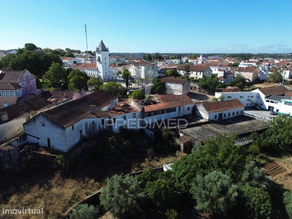 Oportunidade Única no Centro de Alcanena – Para Restaurar