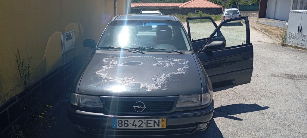 Opel Astra - 1.4 Gasolina - 1994 - caixa automática - bom de mec