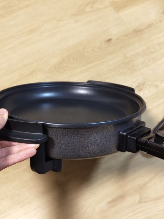 Panela elétrica praticamente nova
