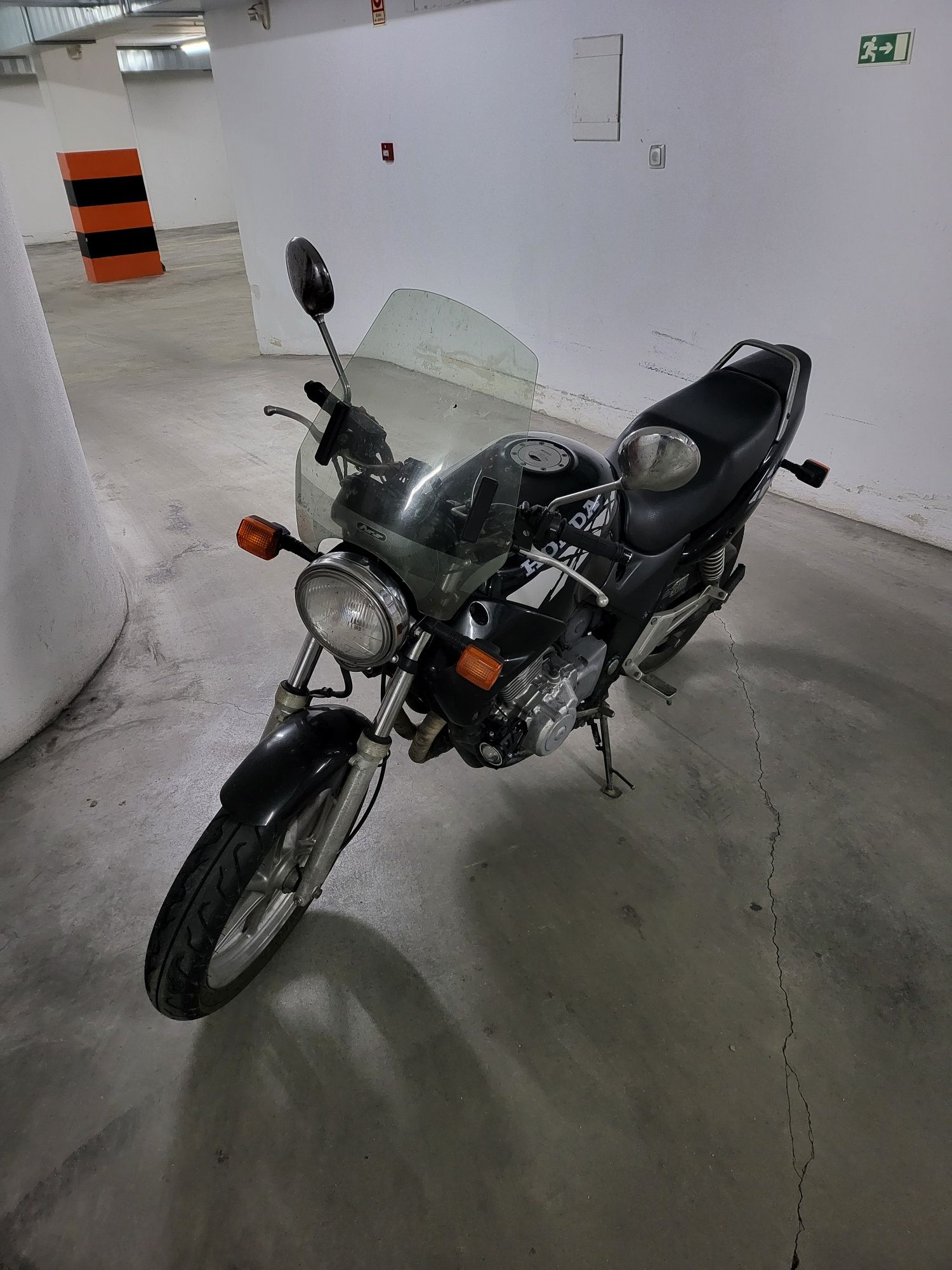 Vende- se Honda CB 500