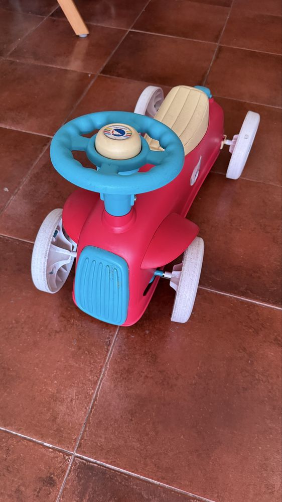 Carro Quadriciclo para bebe com buzina e direcao nas rodas