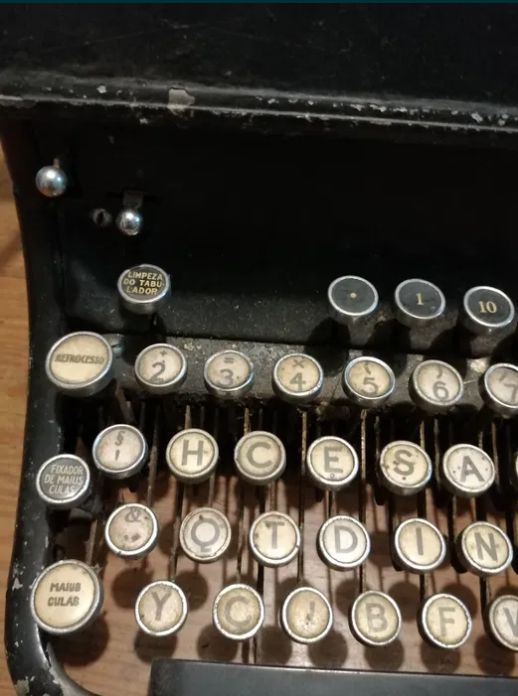 Máquina de escrever antiga