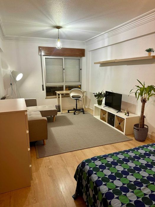 Quarto para arrendar em Paço DArcos, com área de 20m2, mobilado