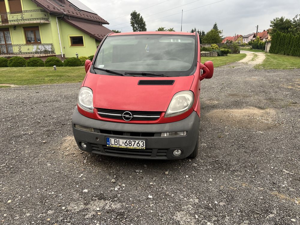 Opel vivaro brygadowka 6 osob 2002