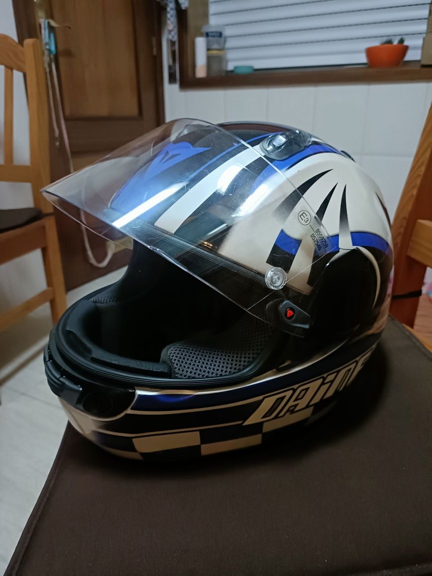 Vendo capacete dainese em muito bom estado.