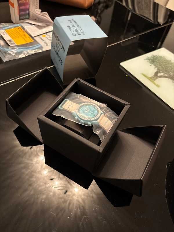 Omega x Swatch Uranus SO33L100 - Ekskluzywny Dostęp dla Klubowiczów