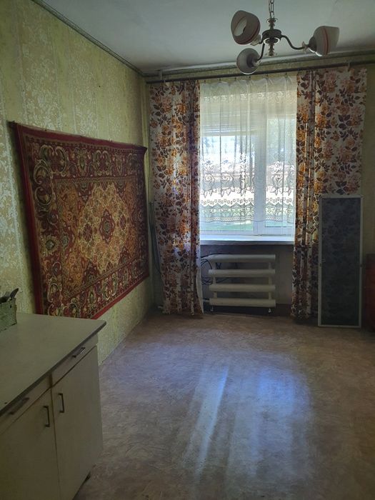 Продаж  кімнати  .