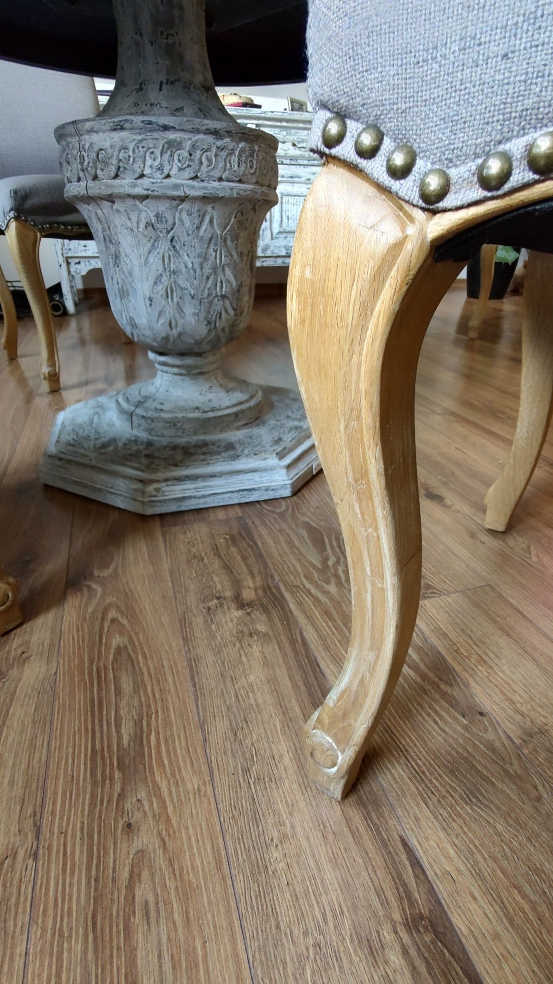 Drewniany stół plus 4 krzesła