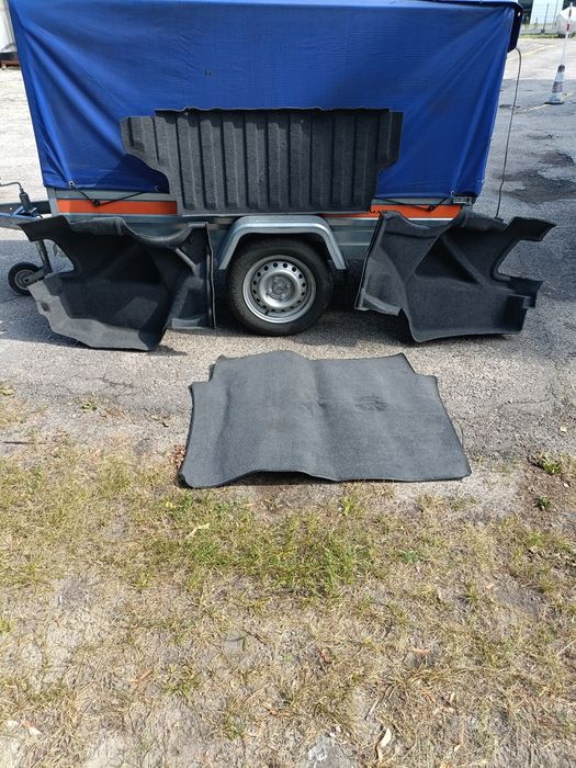 Sprzedam środek bagażnika w124